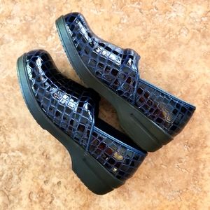 Cushionaire Shoes Womens 8 M Clogs Blue Leather Round Toe Slip Resistance